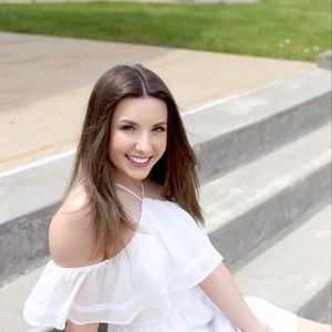 Meet your Posher, Chloe